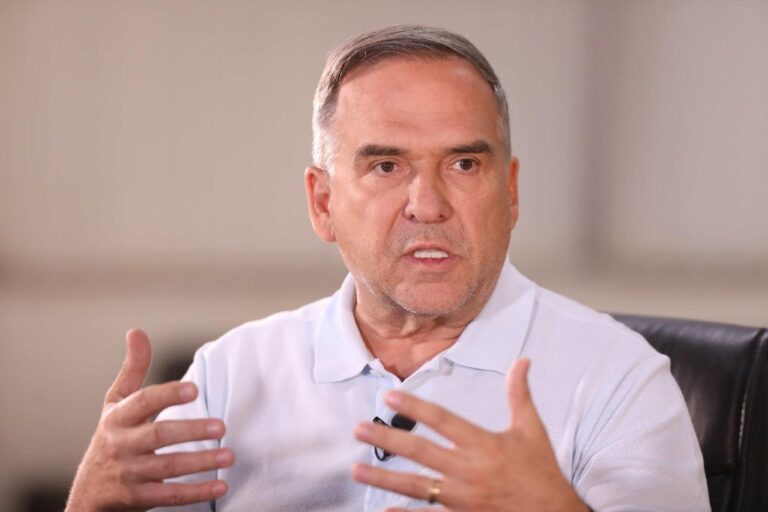 “Mexeram com meus netos”, diz Mabel